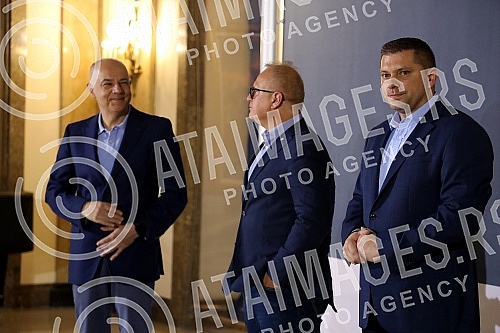 On the terrace of the City Assembly, a solemn reception was organized for the women's basketball team, which won a gold medal at the European Championship. Na terasi Skupstine grada organzovan je svecani docek zenske kosarkaske reprezentacije, koje