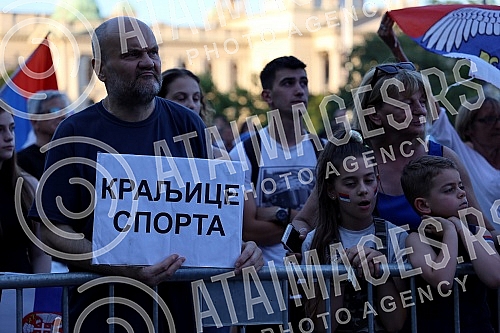 On the terrace of the City Assembly, a solemn reception was organized for the women's basketball team, which won a gold medal at the European Championship. Na terasi Skupstine grada organzovan je svecani docek zenske kosarkaske reprezentacije, koje