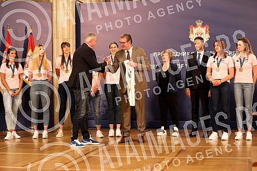 The President of Serbia, Aleksandar Vucic, received in the Presidency the women's basketball national team of Serbia, which won a gold medal at the European Championship.Predsednik Srbije Aleksandar Vucic primio je  u Predsednistvu zensku kosarkask
