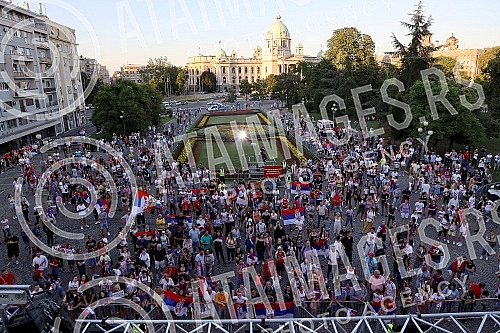 On the terrace of the City Assembly, a solemn reception was organized for the women's basketball team, which won a gold medal at the European Championship. Na terasi Skupstine grada organzovan je svecani docek zenske kosarkaske reprezentacije, koje