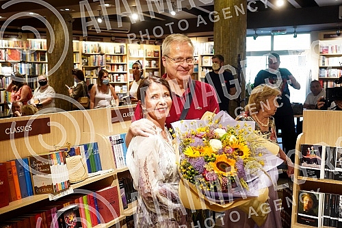 On the day of the start of the sale of the new novel 