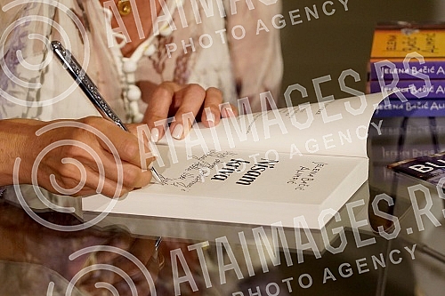 On the day of the start of the sale of the new novel 