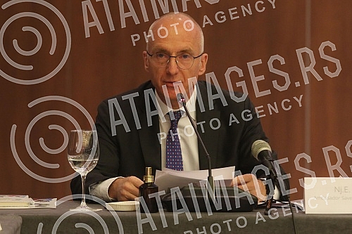 The Regional Youth Cooperation Office (RYCO) organized a grand opening and presentation of exchange programs for high schools in the Western Balkans at the Metropol Hotel.Regionalna kancelarija za saradnju mladih (RYCO) organizovala je u hotel Metr