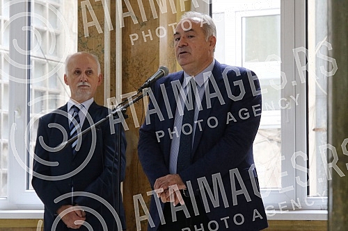 A ceremony on the occasion of the Day of the Faculty of Philology, during which a bust of academician Nikola Milosevic was unveiled.Svecanost povodom Dana Filoloskog fakulteta tokom koje je otkrivena bista akademiku Nikoli Milosevicu. 