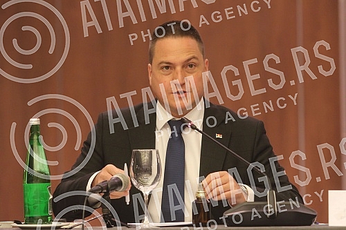 The Regional Youth Cooperation Office (RYCO) organized a grand opening and presentation of exchange programs for high schools in the Western Balkans at the Metropol Hotel.Regionalna kancelarija za saradnju mladih (RYCO) organizovala je u hotel Metr