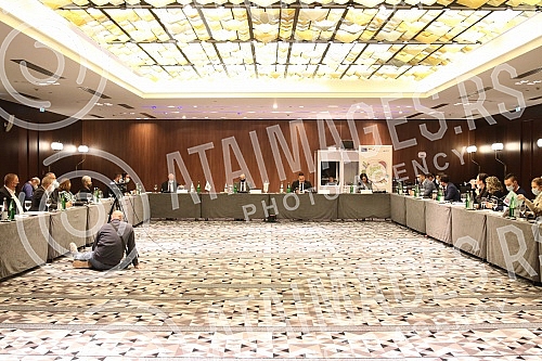 The Regional Youth Cooperation Office (RYCO) organized a grand opening and presentation of exchange programs for high schools in the Western Balkans at the Metropol Hotel.Regionalna kancelarija za saradnju mladih (RYCO) organizovala je u hotel Metr