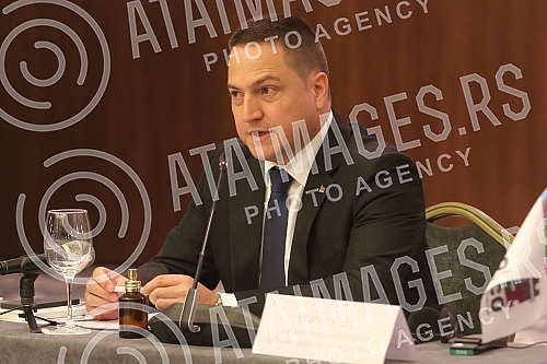 The Regional Youth Cooperation Office (RYCO) organized a grand opening and presentation of exchange programs for high schools in the Western Balkans at the Metropol Hotel.Regionalna kancelarija za saradnju mladih (RYCO) organizovala je u hotel Metr