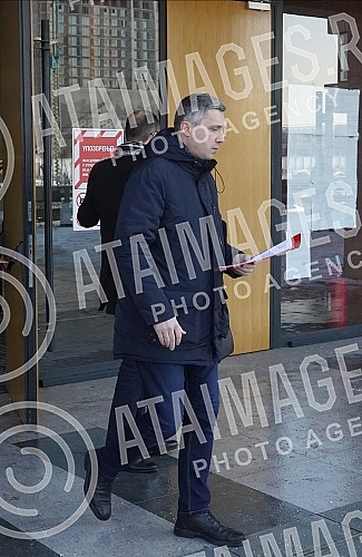 The president of the Serbian movement Dveri, Bosko Obradovic, held a press conference in front of the Second Basic Public Prosecutor's Office, on the occasion of filing criminal charges for theft in a referendum.Predsednik Srpskog pokreta Dveri Bos