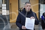 The president of the Serbian movement Dveri, Bosko Obradovic, held a press conference in front of the Second Basic Public Prosecutor's Office, on the occasion of filing criminal charges for theft in a referendum.Predsednik Srpskog pokreta Dveri Bos