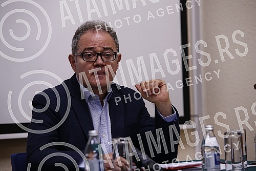 Organized by the Committee for Minorities and Human Rights of SANU, Dr. Zoran Lutovac gave a lecture 