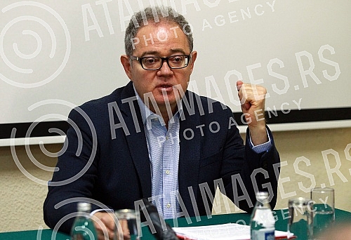 Organized by the Committee for Minorities and Human Rights of SANU, Dr. Zoran Lutovac gave a lecture 