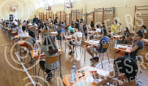 Passing the final exam in math for eighth grade students.Polaganje zavrsnog ispita iz matematika za ucenike osmog razreda. 