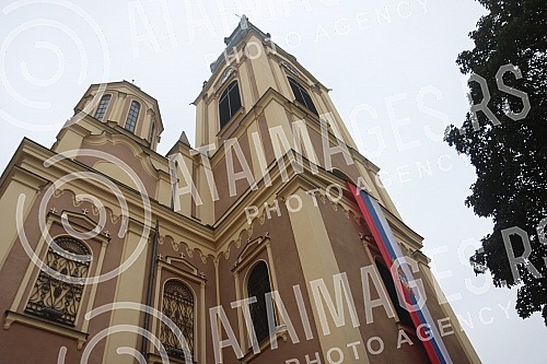 His Holiness Serbian Patriarch Porfirije arrived at the Church of the Nativity of the Most Holy Mother of God in Sarajevo, where he was welcomed by His Eminence Metropolitan Hrizostom of Dabro-Bosnia with the clergy of the Serbian Orthodox Church. Pa