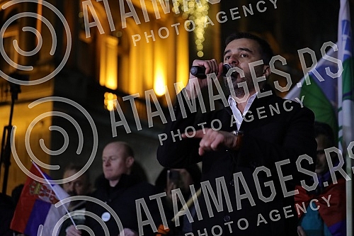 In front of the Presidency of Serbia, despite the ban on the gathering, several hundred citizens gathered at a protest organized by the organization Kreni - Promeni, demanding a ban on the extraction of pine and lithium.Ispred Predsednistva Srbije,