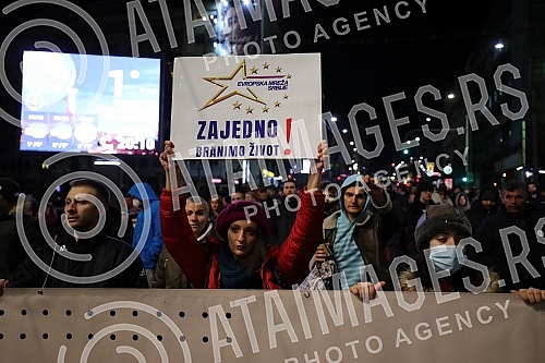 In front of the Presidency of Serbia, despite the ban on the gathering, several hundred citizens gathered at a protest organized by the organization Kreni - Promeni, demanding a ban on the extraction of pine and lithium.Ispred Predsednistva Srbije,