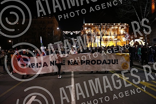 In front of the Presidency of Serbia, despite the ban on the gathering, several hundred citizens gathered at a protest organized by the organization Kreni - Promeni, demanding a ban on the extraction of pine and lithium.Ispred Predsednistva Srbije,