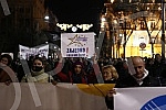 In front of the Presidency of Serbia, despite the ban on the gathering, several hundred citizens gathered at a protest organized by the organization Kreni - Promeni, demanding a ban on the extraction of pine and lithium.Ispred Predsednistva Srbije,