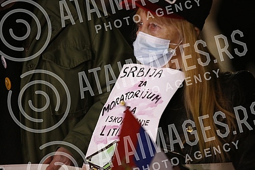 In front of the Presidency of Serbia, despite the ban on the gathering, several hundred citizens gathered at a protest organized by the organization Kreni - Promeni, demanding a ban on the extraction of pine and lithium.Ispred Predsednistva Srbije,