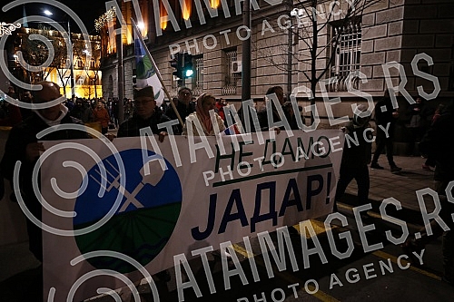 In front of the Presidency of Serbia, despite the ban on the gathering, several hundred citizens gathered at a protest organized by the organization Kreni - Promeni, demanding a ban on the extraction of pine and lithium.Ispred Predsednistva Srbije,