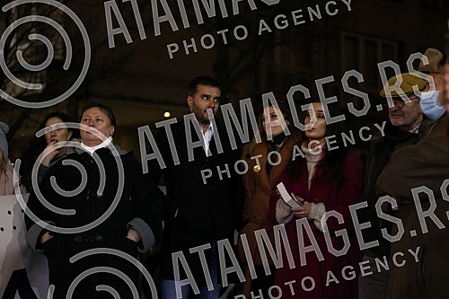 In front of the Presidency of Serbia, despite the ban on the gathering, several hundred citizens gathered at a protest organized by the organization Kreni - Promeni, demanding a ban on the extraction of pine and lithium.Ispred Predsednistva Srbije,