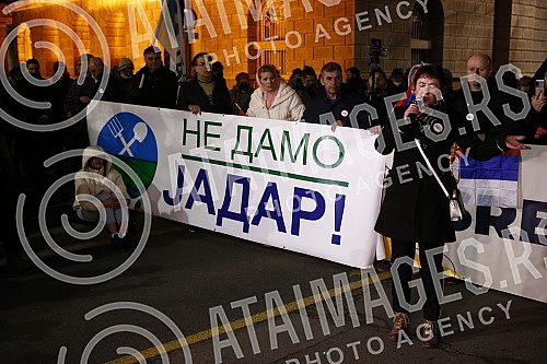 In front of the Presidency of Serbia, despite the ban on the gathering, several hundred citizens gathered at a protest organized by the organization Kreni - Promeni, demanding a ban on the extraction of pine and lithium.Ispred Predsednistva Srbije,