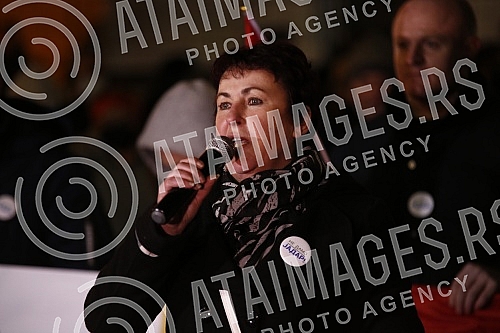 In front of the Presidency of Serbia, despite the ban on the gathering, several hundred citizens gathered at a protest organized by the organization Kreni - Promeni, demanding a ban on the extraction of pine and lithium.Ispred Predsednistva Srbije,