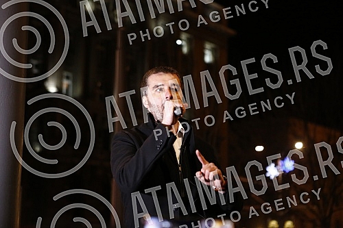 In front of the Presidency of Serbia, despite the ban on the gathering, several hundred citizens gathered at a protest organized by the organization Kreni - Promeni, demanding a ban on the extraction of pine and lithium.Ispred Predsednistva Srbije,