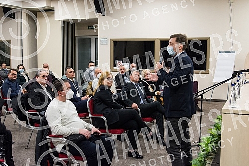 A panel discussion on the topic of social protection and social justice of the representatives Together for Serbia, Let's not drown Belgrade and the European Green Party and the Environmental Uprising was held at the Tami Residence Hotel in Nis.Pan