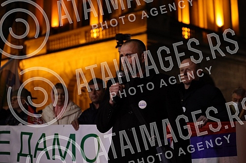 In front of the Presidency of Serbia, despite the ban on the gathering, several hundred citizens gathered at a protest organized by the organization Kreni - Promeni, demanding a ban on the extraction of pine and lithium.Ispred Predsednistva Srbije,