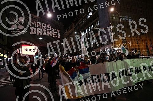 In front of the Presidency of Serbia, despite the ban on the gathering, several hundred citizens gathered at a protest organized by the organization Kreni - Promeni, demanding a ban on the extraction of pine and lithium.Ispred Predsednistva Srbije,