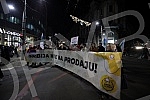 In front of the Presidency of Serbia, despite the ban on the gathering, several hundred citizens gathered at a protest organized by the organization Kreni - Promeni, demanding a ban on the extraction of pine and lithium.Ispred Predsednistva Srbije,