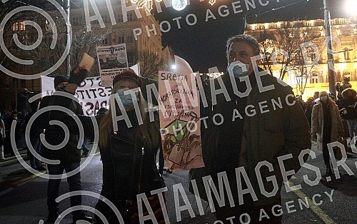 In front of the Presidency of Serbia, despite the ban on the gathering, several hundred citizens gathered at a protest organized by the organization Kreni - Promeni, demanding a ban on the extraction of pine and lithium.Ispred Predsednistva Srbije,