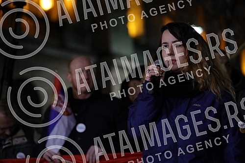 In front of the Presidency of Serbia, despite the ban on the gathering, several hundred citizens gathered at a protest organized by the organization Kreni - Promeni, demanding a ban on the extraction of pine and lithium.Ispred Predsednistva Srbije,