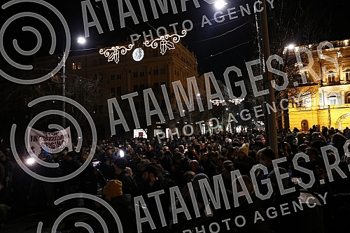In front of the Presidency of Serbia, despite the ban on the gathering, several hundred citizens gathered at a protest organized by the organization Kreni - Promeni, demanding a ban on the extraction of pine and lithium.Ispred Predsednistva Srbije,