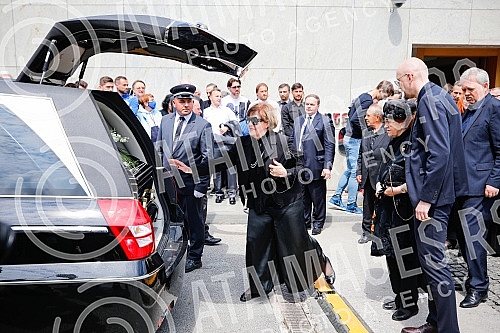  One of the best football players and coaches in Bosnia and Herzegovina ever Ivica Osim was buried in the Alley of the Greats at the Bare City Cemetery in Sarajevo.Jedan od najboljih fudbalera i trenera Bosne i Hercegovine ikada Ivica Osim sahranje