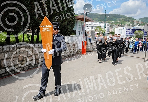  One of the best football players and coaches in Bosnia and Herzegovina ever Ivica Osim was buried in the Alley of the Greats at the Bare City Cemetery in Sarajevo.Jedan od najboljih fudbalera i trenera Bosne i Hercegovine ikada Ivica Osim sahranje