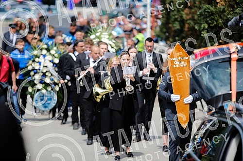  One of the best football players and coaches in Bosnia and Herzegovina ever Ivica Osim was buried in the Alley of the Greats at the Bare City Cemetery in Sarajevo.Jedan od najboljih fudbalera i trenera Bosne i Hercegovine ikada Ivica Osim sahranje
