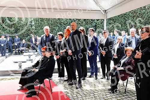  One of the best football players and coaches in Bosnia and Herzegovina ever Ivica Osim was buried in the Alley of the Greats at the Bare City Cemetery in Sarajevo.Jedan od najboljih fudbalera i trenera Bosne i Hercegovine ikada Ivica Osim sahranje