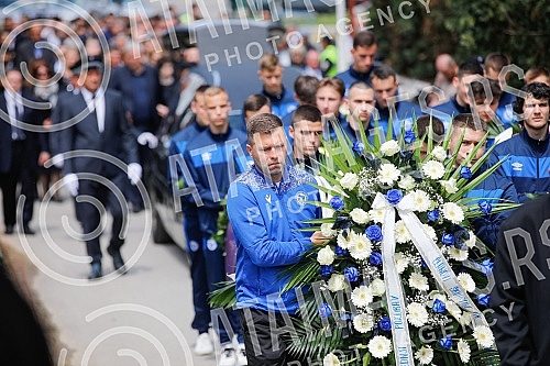  One of the best football players and coaches in Bosnia and Herzegovina ever Ivica Osim was buried in the Alley of the Greats at the Bare City Cemetery in Sarajevo.Jedan od najboljih fudbalera i trenera Bosne i Hercegovine ikada Ivica Osim sahranje