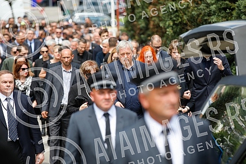  One of the best football players and coaches in Bosnia and Herzegovina ever Ivica Osim was buried in the Alley of the Greats at the Bare City Cemetery in Sarajevo.Jedan od najboljih fudbalera i trenera Bosne i Hercegovine ikada Ivica Osim sahranje