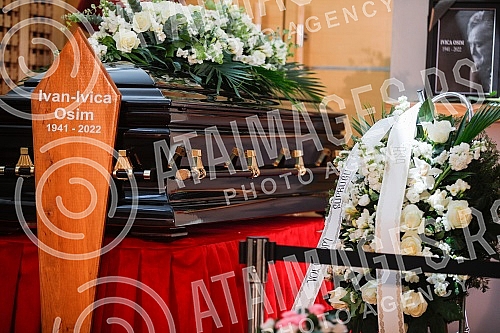 A commemorative room was opened at the Bare commemorative center in Sarajevo for the final greeting to Ivica Osim, one of the best football players and coaches in Bosnia and Herzegovina ever. U komemorativnom centru Bare u Sarajevu otvorena je kome