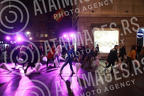 European Movement in Serbia organized flash mob Serbia is Europe.Evropski pokret u Srbiji je organizovao flash mob Srbija jeste Evropa.