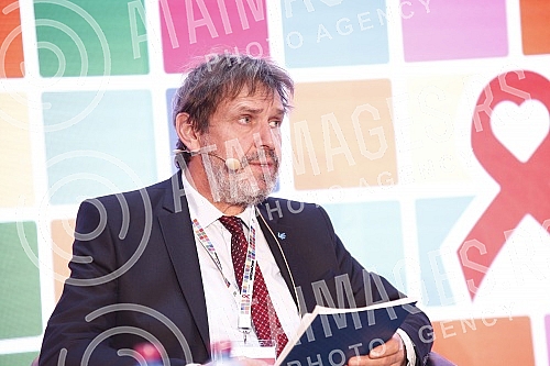 A rally was held in Hotel Zira on the occasion of World HIV Day.U Hotelu Zira odrzan je skup povodom Svetskog dana borbe protiv HIV-a.