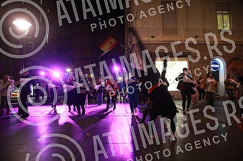 European Movement in Serbia organized flash mob Serbia is Europe.Evropski pokret u Srbiji je organizovao flash mob Srbija jeste Evropa.