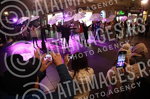 European Movement in Serbia organized flash mob Serbia is Europe.Evropski pokret u Srbiji je organizovao flash mob Srbija jeste Evropa.