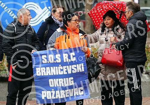 The Education Union of Serbia and the Education Workers' Union of Serbia organized a protest.Sindikat obrazovanja Srbije i Sindikat radnika u prosveti Srbije organizovali su protest.