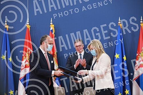 At the Palace of Serbia, Minister for European Integration Jadranka Joksimovic and Head of the EU Delegation to Serbia Sem Fabrizi signed the Financial Agreement for the first part of the IPA program for 2020.U Palati Srbije ministarka za evropske 