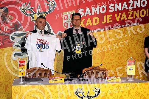 The Football Federation of Serbia and Apatin Brewery signed a sponsorship contract.Fudbalski savez Srbije i Apatinska pivara potpisali su sponzorski ugovor. 