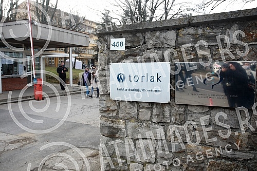 At the Torlak Institute of virology, vaccines and serums, Prime minister Ana Brnabic, minister Darija Kisic Tepavcevic and epidemiologist Predrag Kon received the corona vaccine, after which they gave statements to the media.U Institutu za virusolo