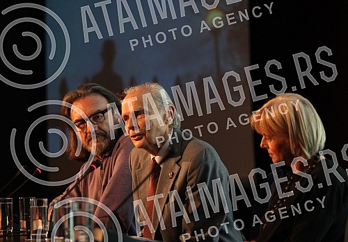 Konferencija povodom Evropske premijere dokumentarnog filma o Nikoli Tesli, americkog autora Dzozefa Sikorskog `Toranj narodu` (`Tower to the people`) odrzana u Sava Centru u Beogradu.